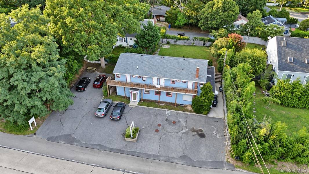 87 North RD, Hampton Bays, NY 11946