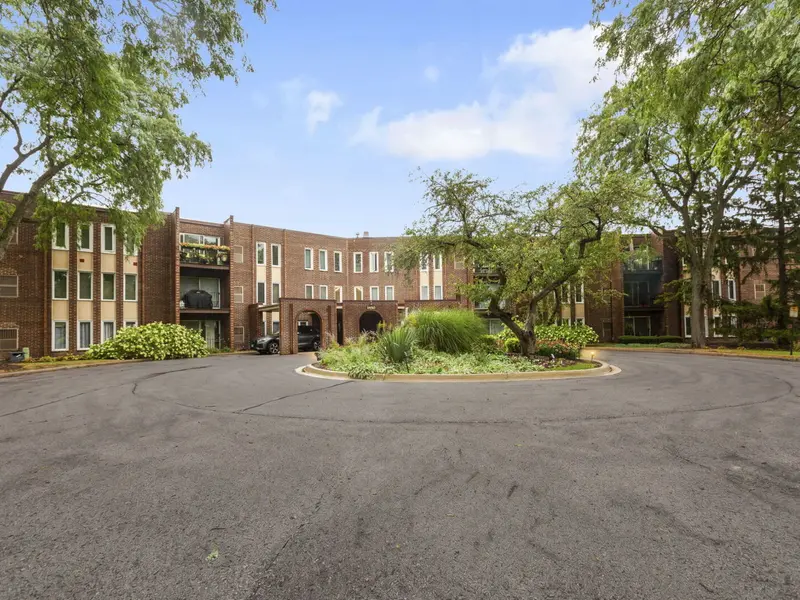 1450 W Sandpebble DR #347, Wheeling, IL 60090