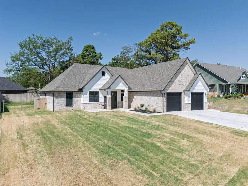 1804 Larkin LN, Shawnee, OK 74804