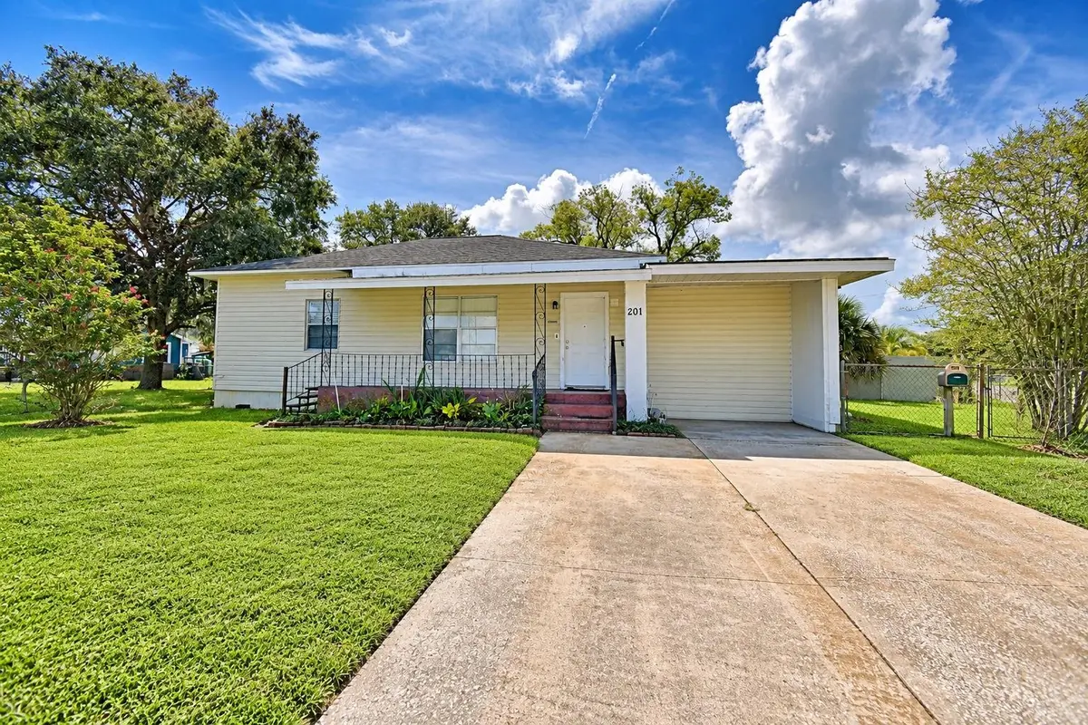 201 LAKE DALE DR, Auburndale, FL 33823