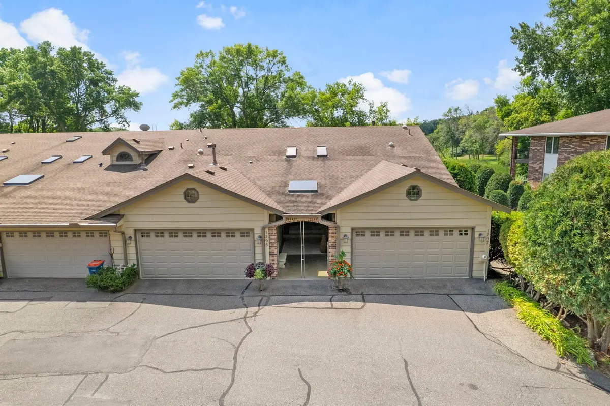 1297 Black Oaks CT N, Plymouth, MN 55447