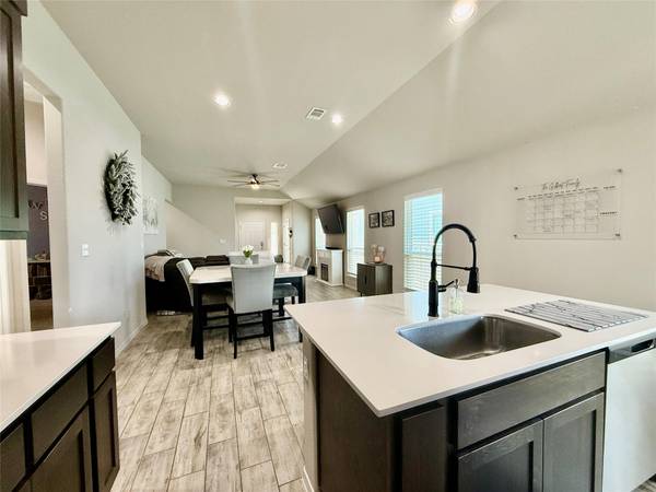 144 Riverhill DR, Georgetown, TX 78628