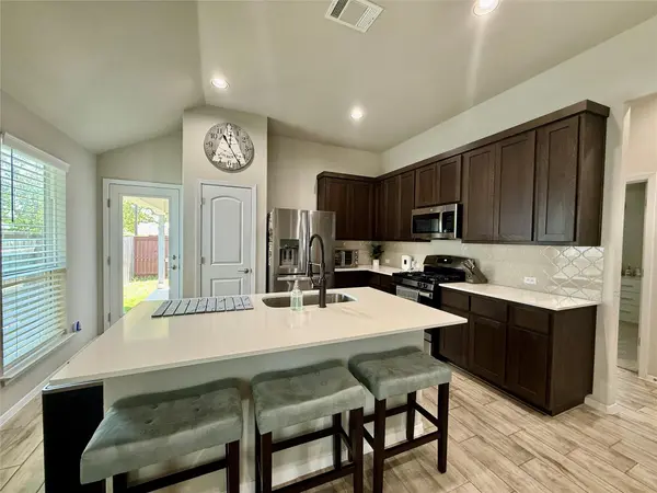 144 Riverhill DR, Georgetown, TX 78628