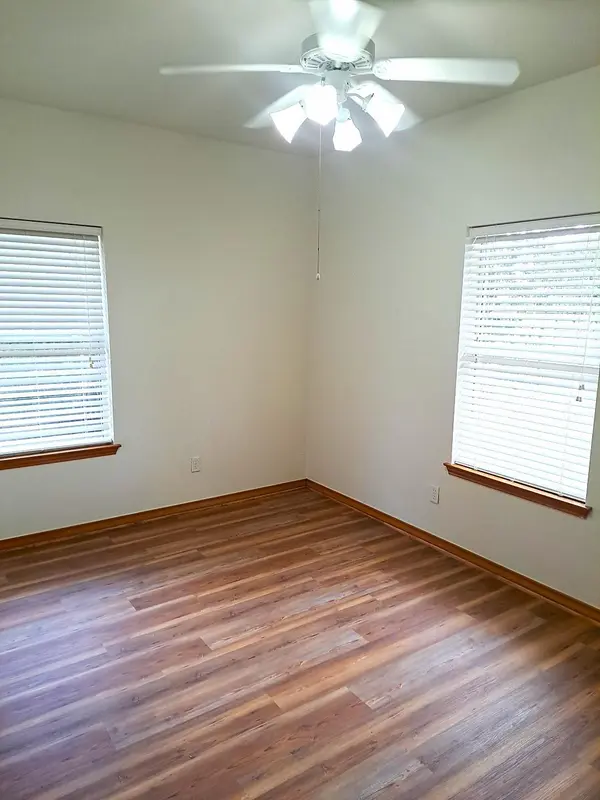 109 Davis DR, Thorndale, TX 76577