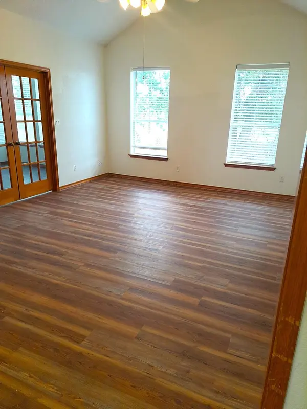 109 Davis DR, Thorndale, TX 76577