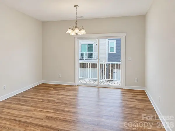 1006 Sharon Towns DR, Charlotte, NC 28210