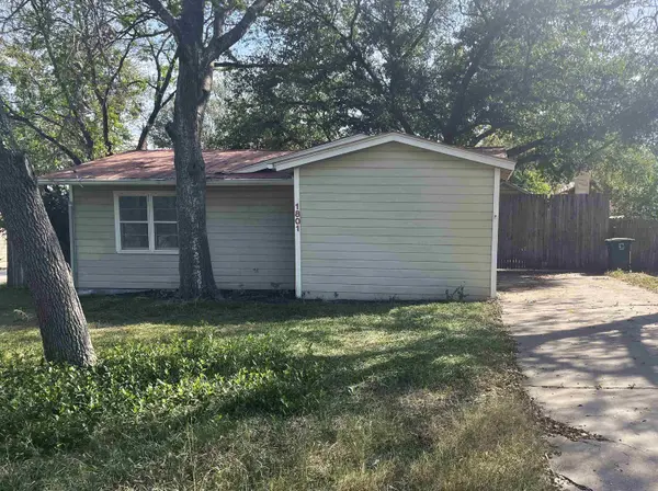 1801 W Commerce ST, San Saba, TX 76877