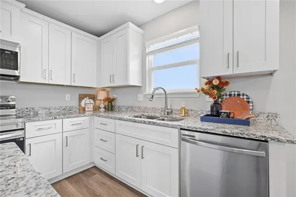 700 Summer Dawn CIR, Belton, MO 64012