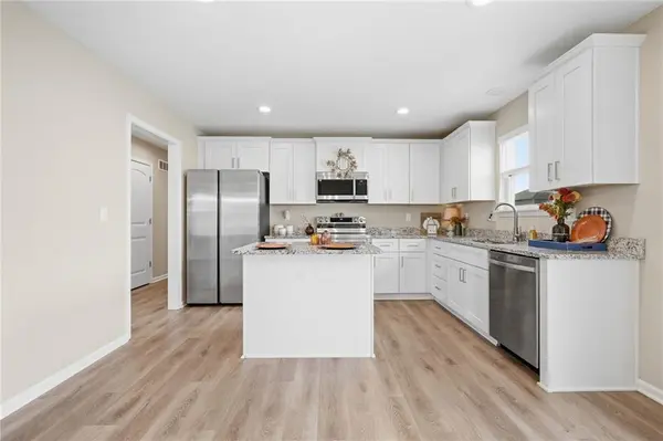 700 Summer Dawn CIR, Belton, MO 64012