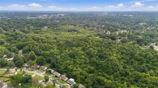 10806 Grandview RD, Kansas City, MO 64137