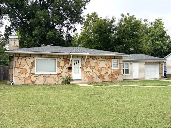2020 W 14th ST, Sedalia, MO 65301