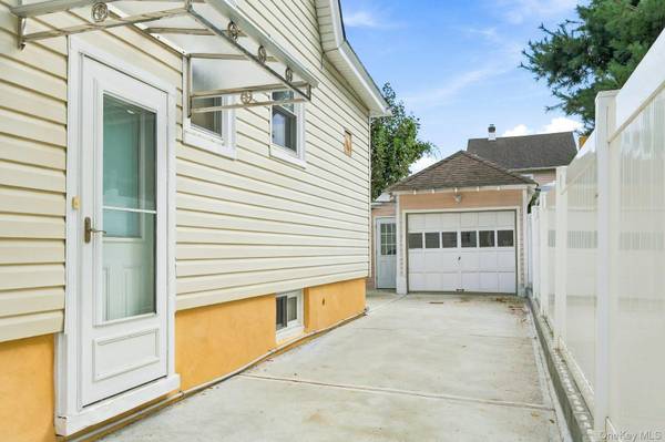 258 Liberty AVE, Westbury, NY 11590