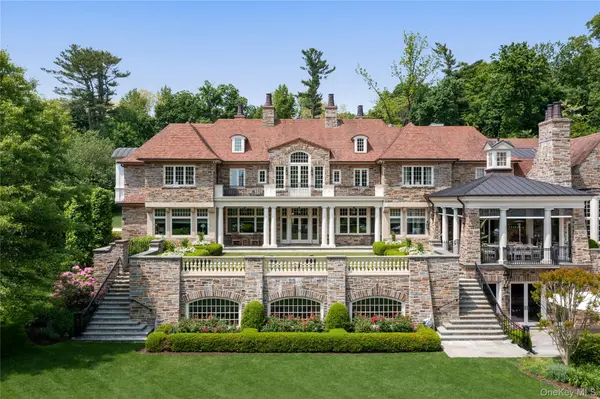 6 Spring Hill LN, Old Westbury, NY 11568
