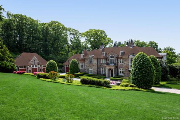 6 Spring Hill LN, Old Westbury, NY 11568