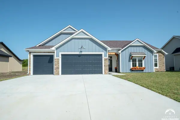 1018 Bluestem CIR, Baldwin City, KS 66006
