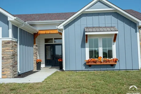 1018 Bluestem CIR, Baldwin City, KS 66006