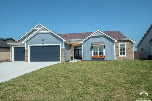 1018 Bluestem CIR, Baldwin City, KS 66006