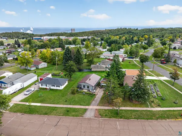 39 Edison Blvd, Silver Bay, MN 55614