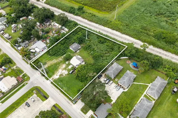 2305 MANGO AVE, Sarasota, FL 34234