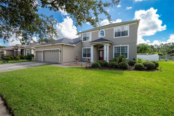 2122 CASCADES COVE DR, Orlando, FL 32820