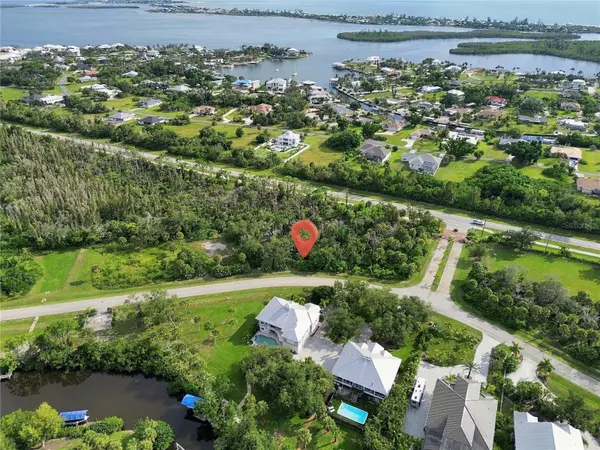 10121 CREEKSIDE DR, Placida, FL 33946