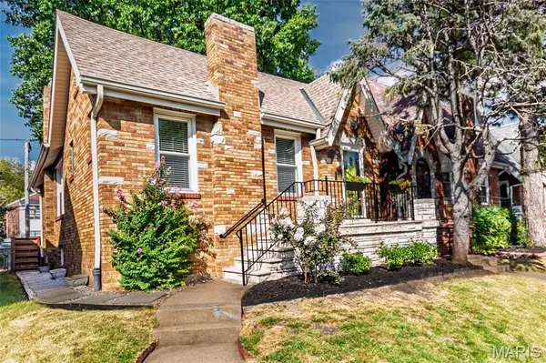 4979 Pernod AVE, St Louis, MO 63139