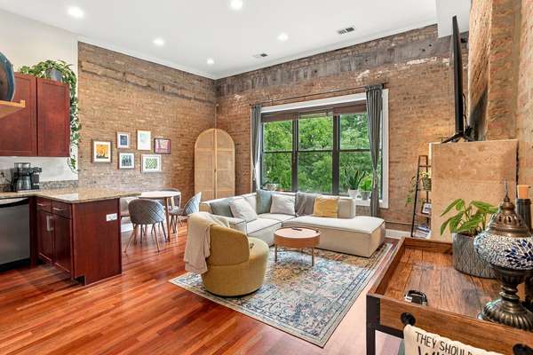 1965 W Cullom AVE #3, Chicago, IL 60613