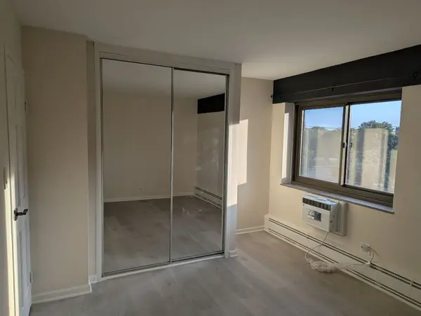 7337 S South Shore DR #430, Chicago, IL 60649