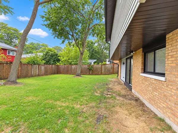 2658 Crawford AVE, Evanston, IL 60201