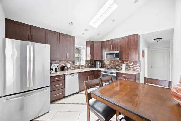 8222 S Albany AVE, Chicago, IL 60652