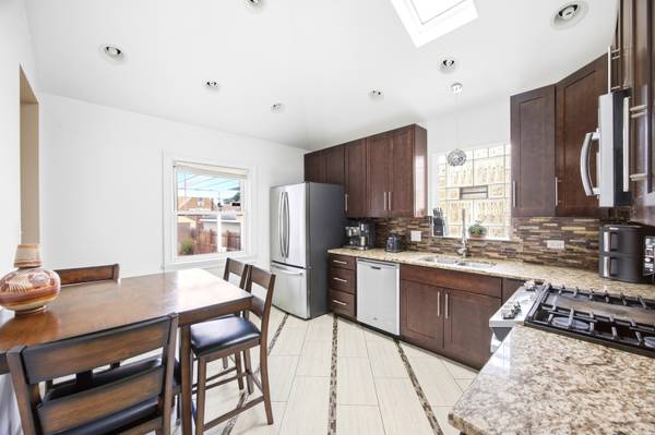 8222 S Albany AVE, Chicago, IL 60652