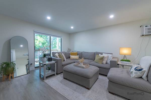 6612 W 64th PL #2W, Chicago, IL 60638