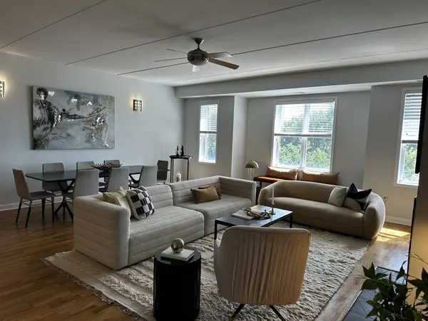 2618 W Diversey AVE #402, Chicago, IL 60647