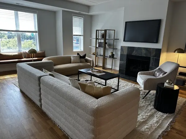 2618 W Diversey AVE #402, Chicago, IL 60647