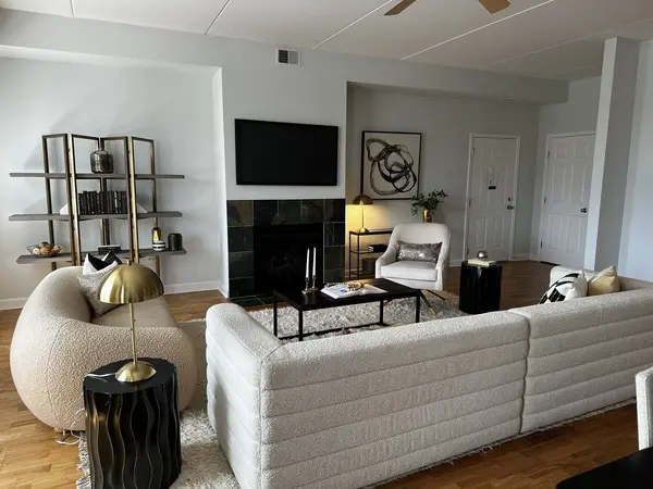 2618 W Diversey AVE #402, Chicago, IL 60647