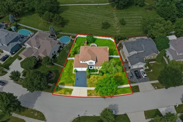 450 Potomac LN, Elk Grove Village, IL 60007
