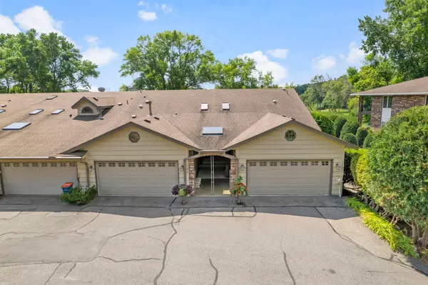 1297 Black Oaks CT N, Plymouth, MN 55447