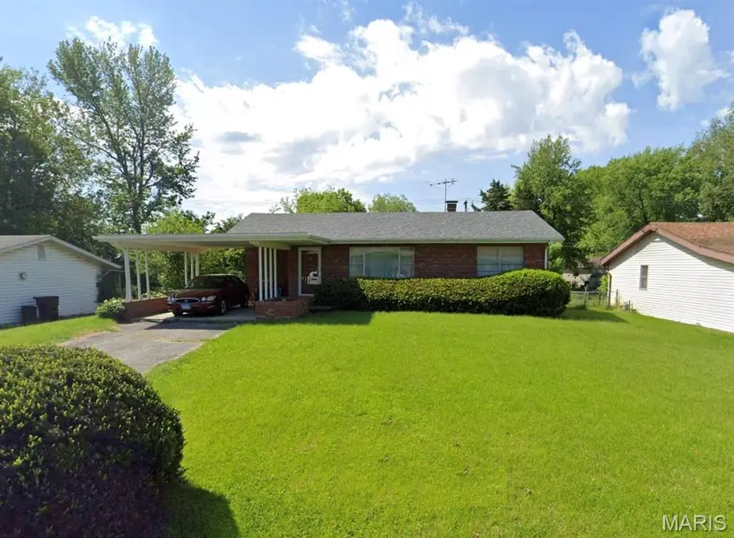 4120 SHIRLEY DR, Belleville, IL 62226
