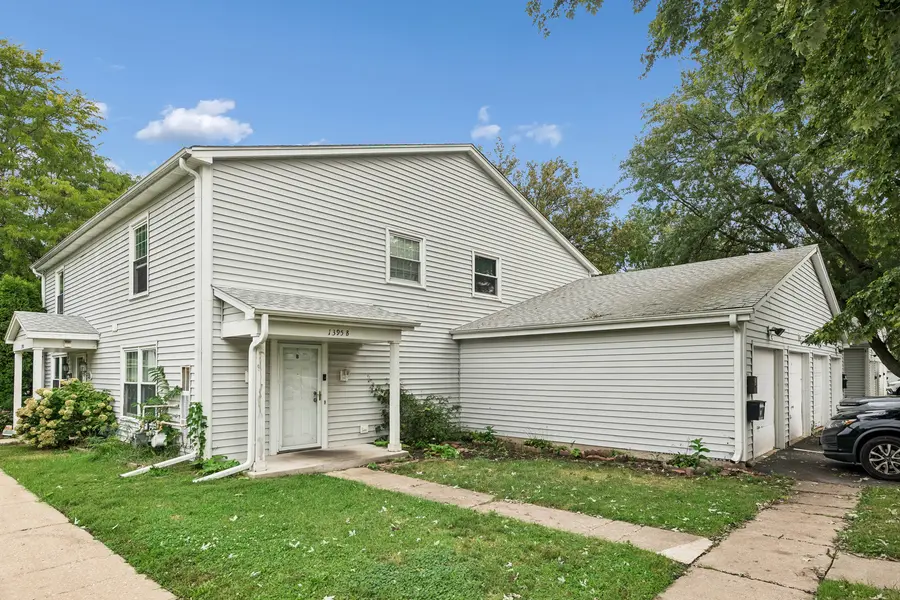 1395 S Glen CIR #B, Aurora, IL 60506