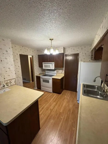 1890 Fox Ridge DR #B, West Saint Paul, MN 55118