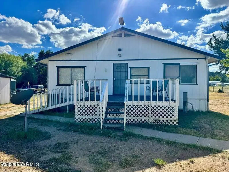 18233 S John Fry AVE, Peeples Valley, AZ 86332