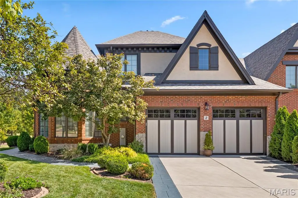 2 Upper Conway LN, Chesterfield, MO 63017