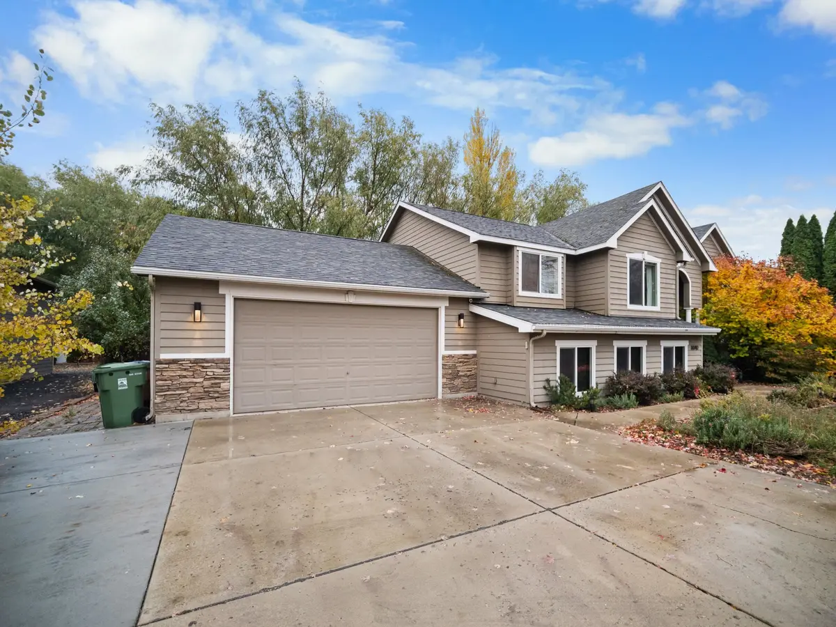8040 N FIVE MILE Rd, Spokane, WA 99208