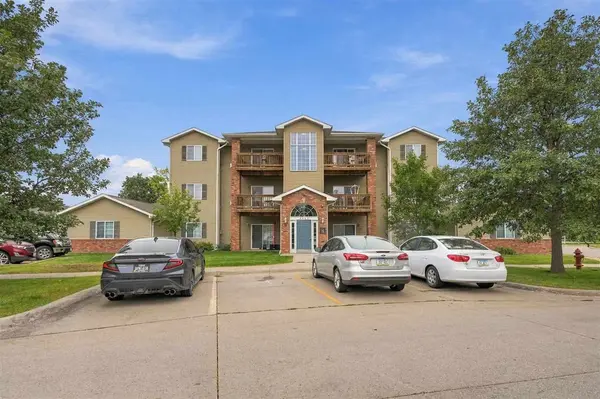 2665 Triple Crown Ln #2, Iowa City, IA 52240