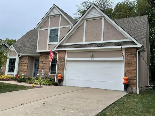 524 NE Victoria DR, Lee's Summit, MO 64086