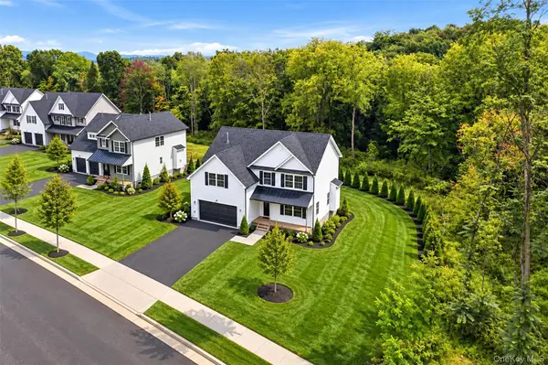 8 Alaina WAY, Poughquag, NY 12570