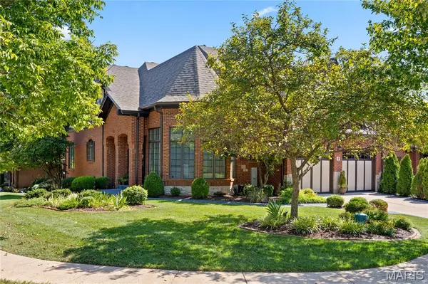 2 Upper Conway LN, Chesterfield, MO 63017
