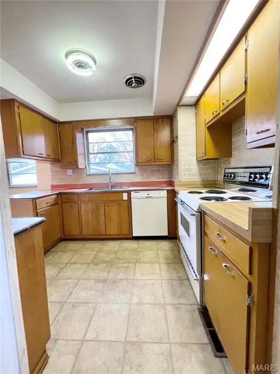 4120 SHIRLEY DR, Belleville, IL 62226