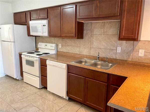 601 WHITE OAK DR #1, O'fallon, IL 62269