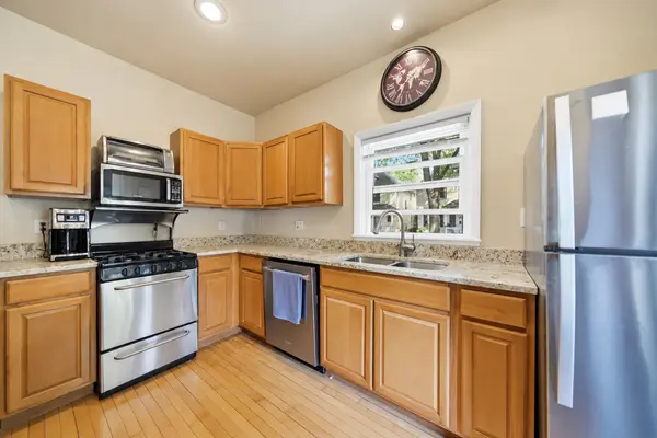 1535 W Grace ST, Chicago, IL 60613